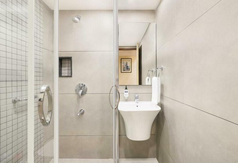 带大床的高级房间, Keys Lite By Lemon Tree Hotels Sreekanya