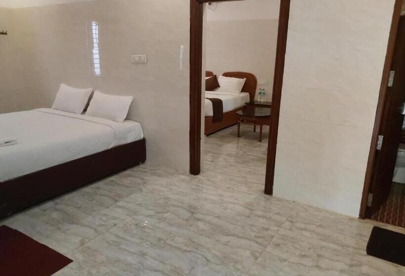 חדר משפחתי דלוקס, Sharma Jee Farmhouse