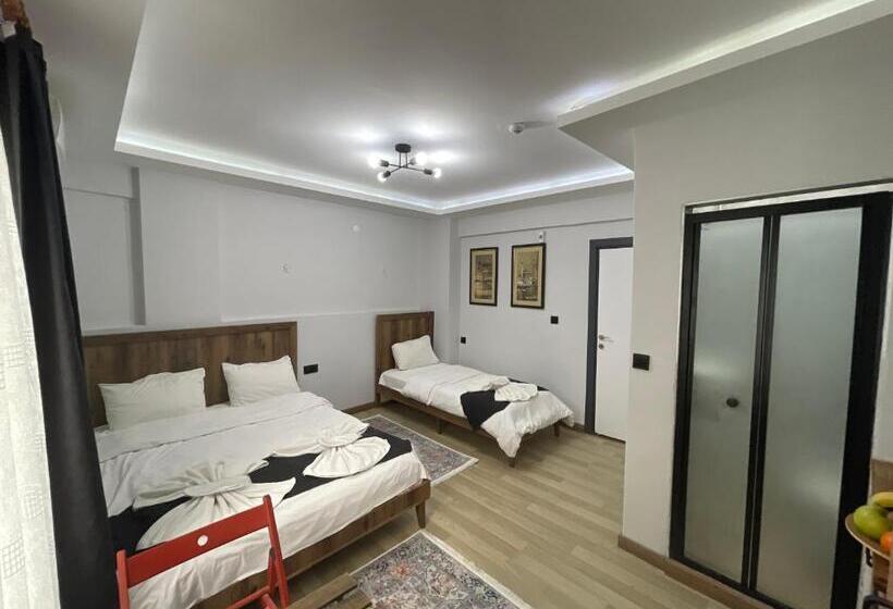 Economy Triple Room, Le Valeria Deluxe