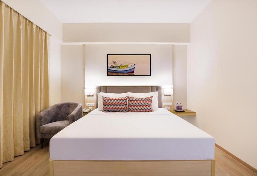 带大床的豪华间, Keys Lite By Lemon Tree Hotels Sreekanya