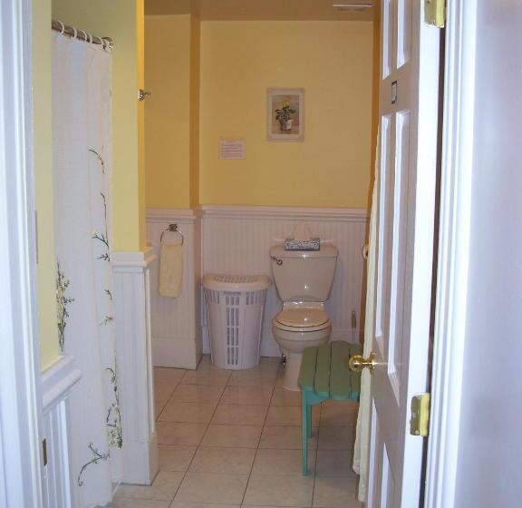 غرفة قياسية سرير ملكى, Bayberry House Bed And Breakfast