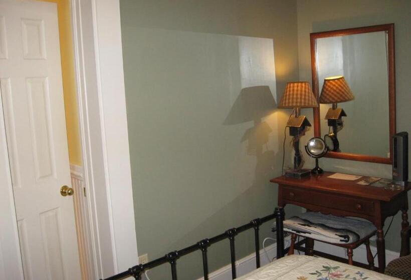 غرفة قياسية سرير ملكى, Bayberry House Bed And Breakfast