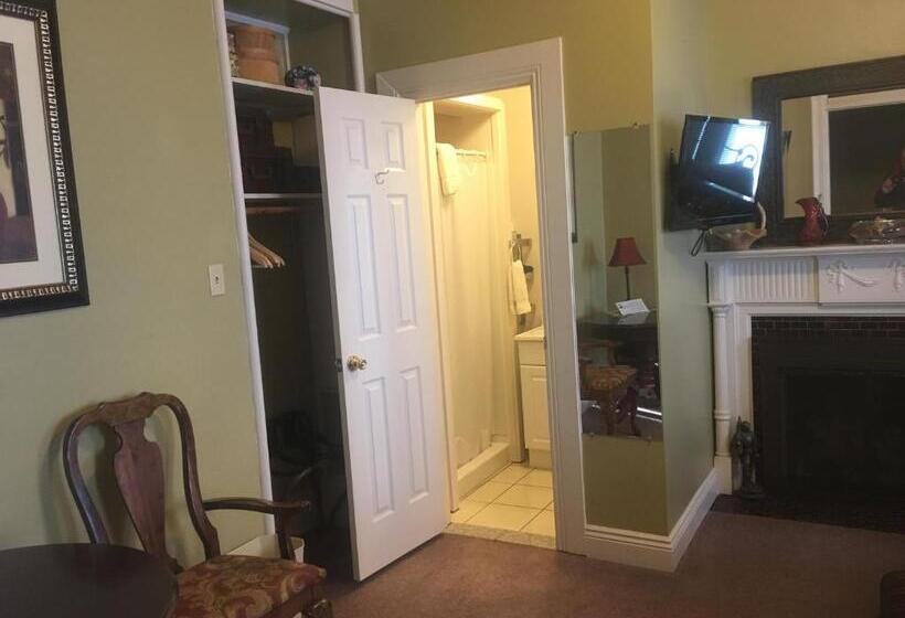 غرفة قياسية سرير كينج, Bayberry House Bed And Breakfast