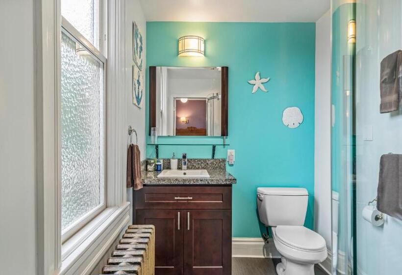 غرفة قياسية مطلّة علي الحديقة, Cloudside