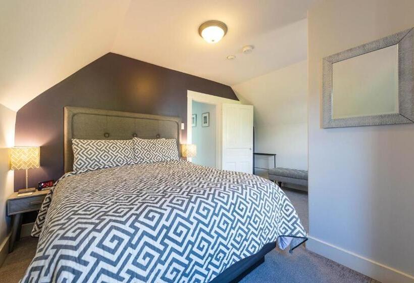 شقة غرفتين, Cloudside