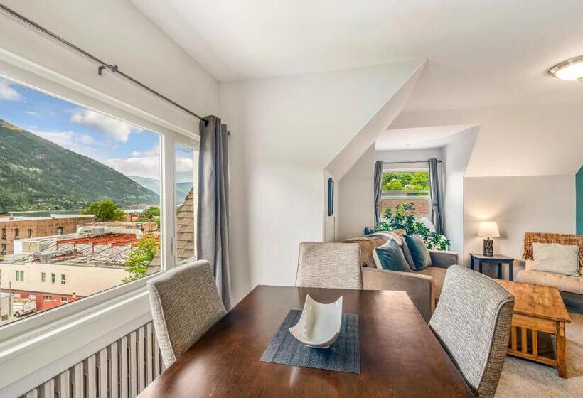 شقة غرفتين, Cloudside