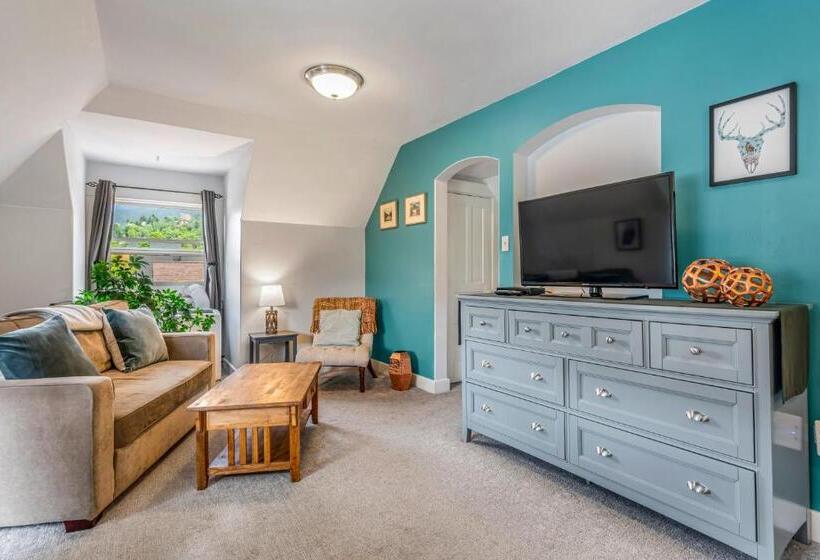 شقة غرفتين, Cloudside