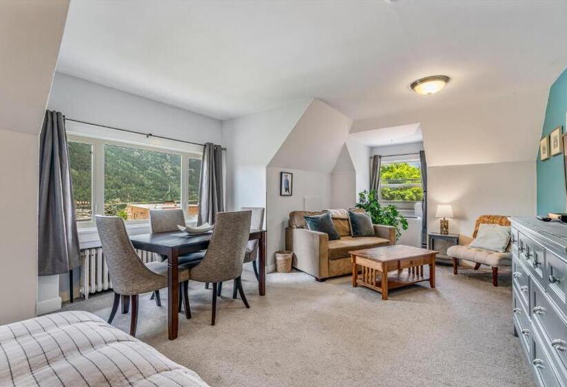 شقة غرفتين, Cloudside