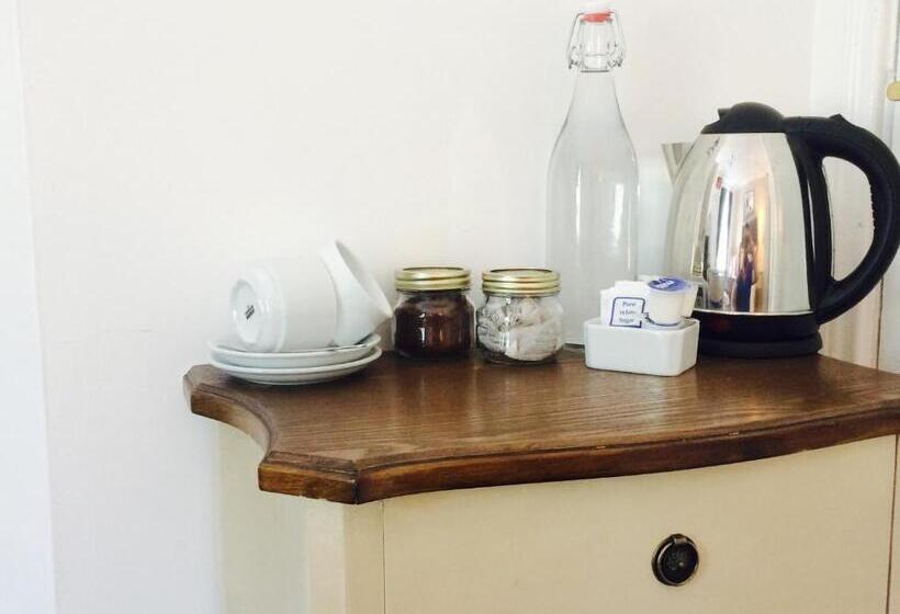 غرفة قياسية, Serendipity House