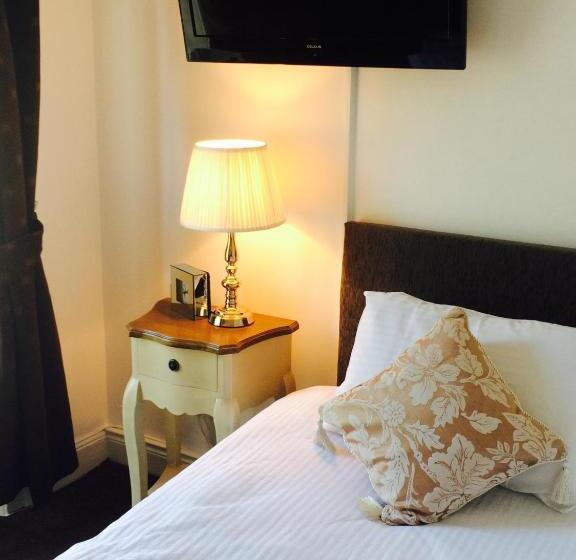 غرفة عائلية, Serendipity House