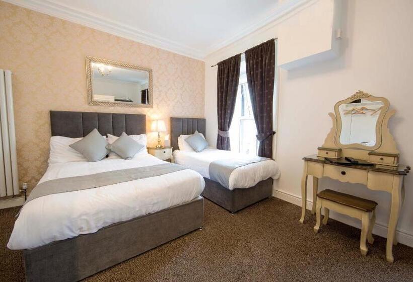 غرفة قياسية ثلاثية, Serendipity House