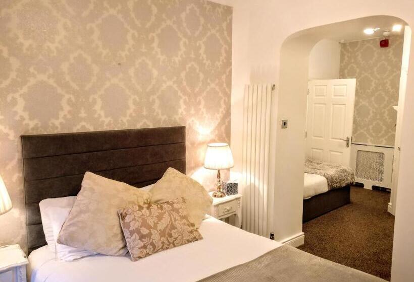 غرفة قياسية ثلاثية, Serendipity House