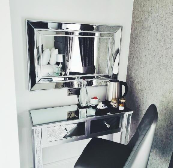 غرفة ديلوكس فردية, Serendipity House