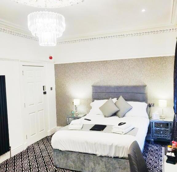 غرفة ديلوكس ثلاثية, Serendipity House