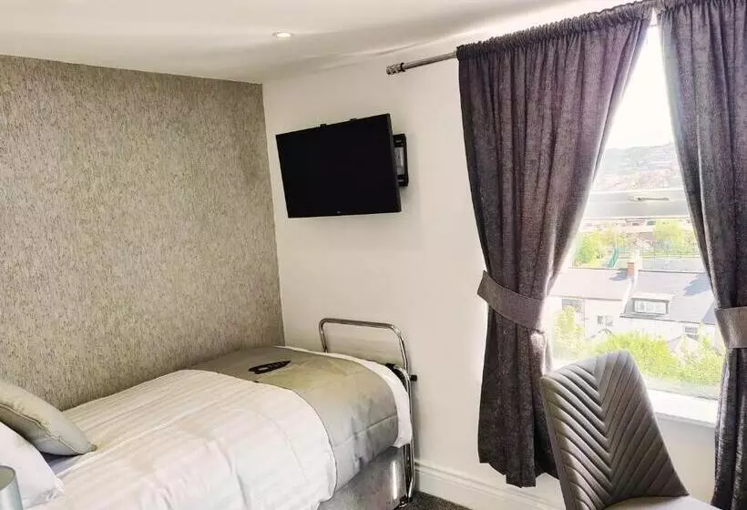 اتاق اکونومی یک تخته, Serendipity House