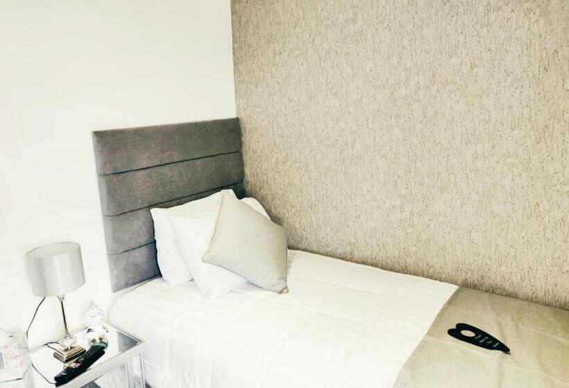 غرفة إقتصادية فردية, Serendipity House