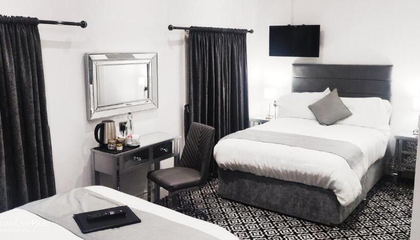 غرفة ديلوكس, Serendipity House