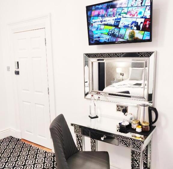 غرفة ديلوكس, Serendipity House