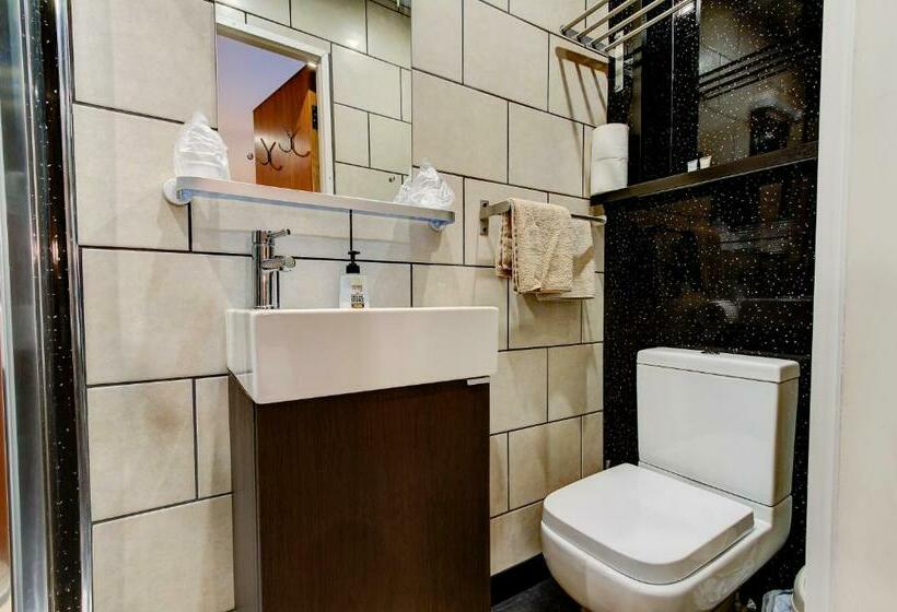 חדר סטנדרט לארבעה, The Craimar