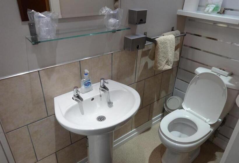 标准三人间, The Craimar