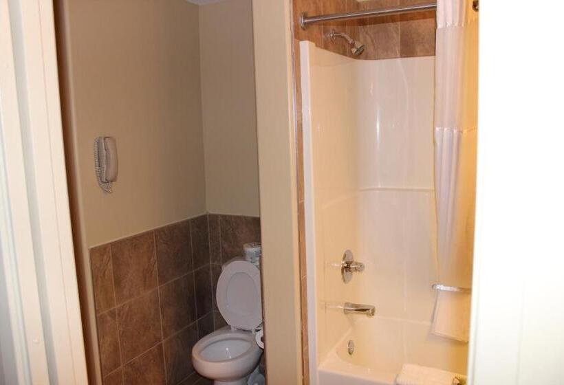 מיטת קינג בסוויטה, Clearwater Hotel Ltd