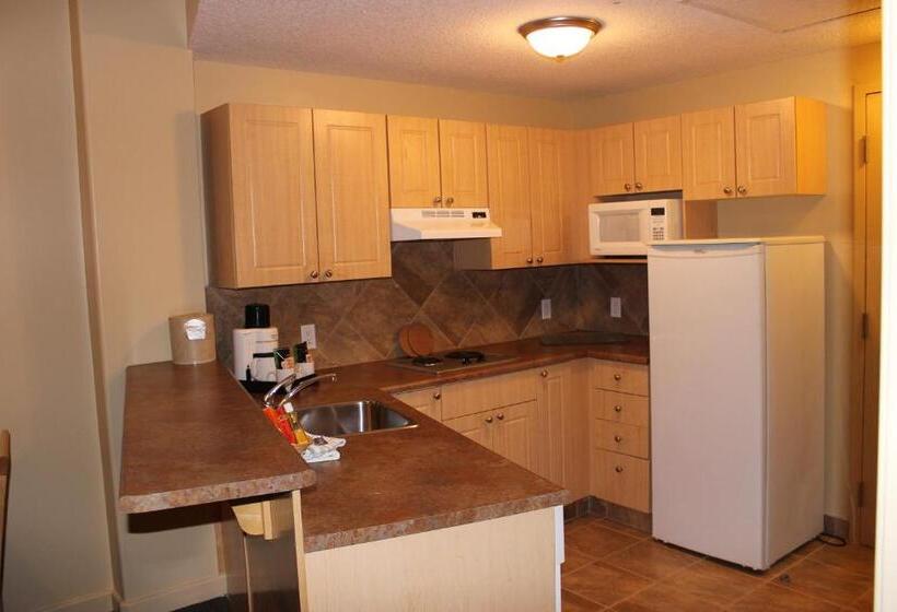 מיטת קינג בסוויטה, Clearwater Hotel Ltd