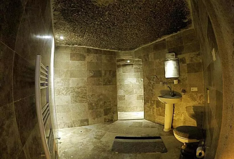 デラックスの4人部屋, Coco Cave