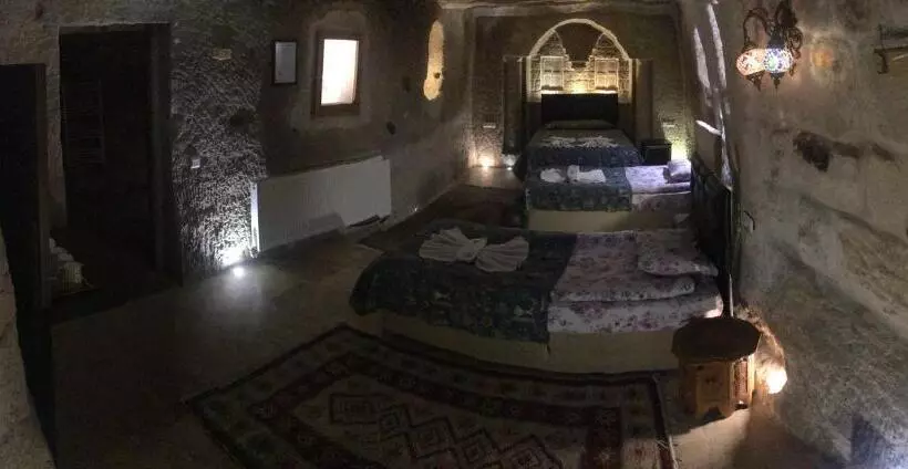 デラックスの4人部屋, Coco Cave
