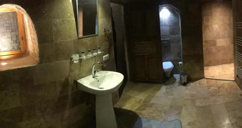 デラックスの4人部屋, Coco Cave