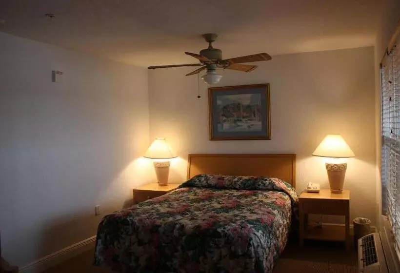 キングサイズベッドのスタンダードルーム, Lake Roy Beach Inn