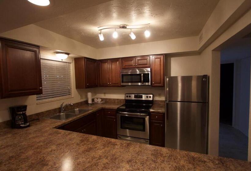 جناح غرفتين نوم, Laurel Point Resort