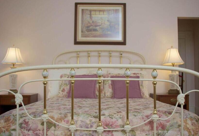 Номер Стандарт, Lookaway Inn