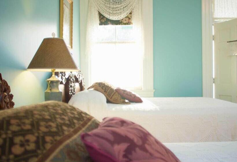 غرفة ديلوكس رباعية, Lookaway Inn