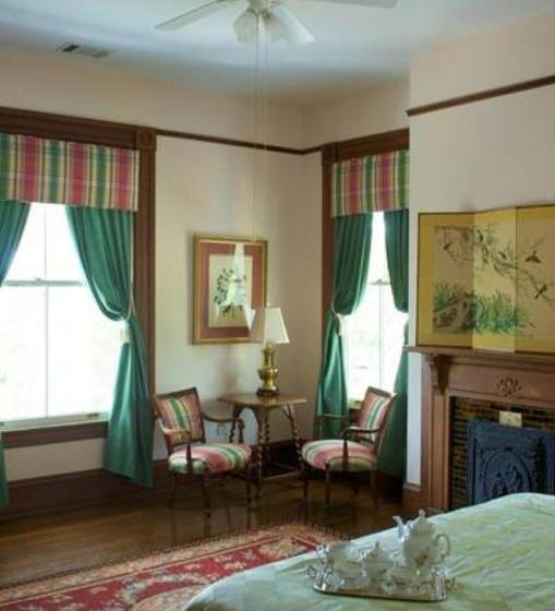 غرفة قياسية, Lookaway Inn