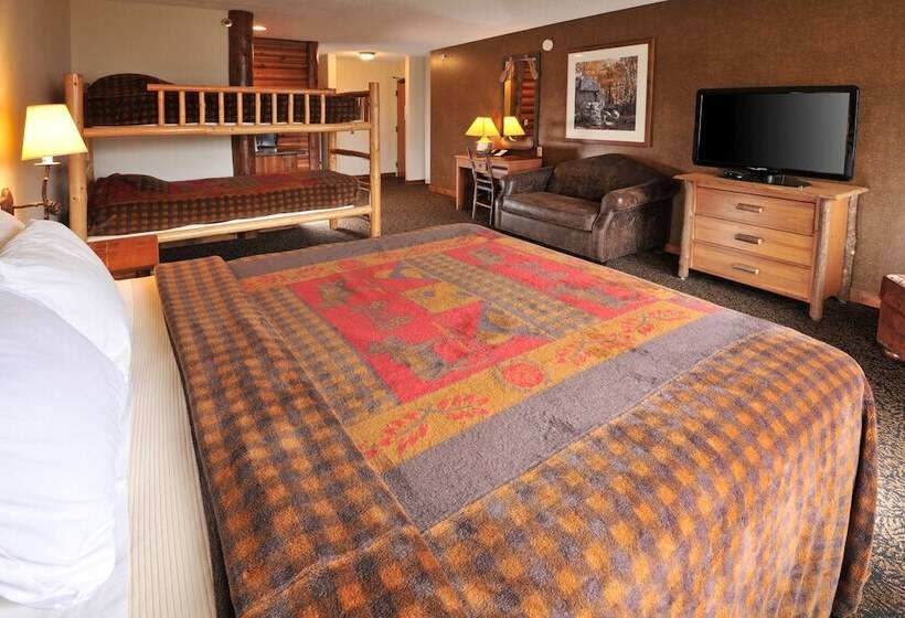 Family Suite, Cedar Creek Hotel Wausau   Rothschild
