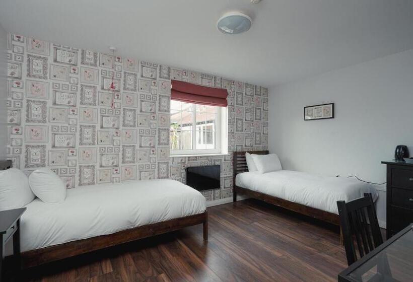 غرفة قياسية, The Oak Baginton