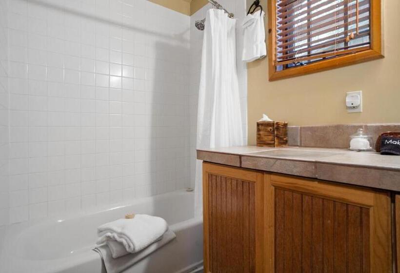 סוויטה משפחתית, Weasku Inn