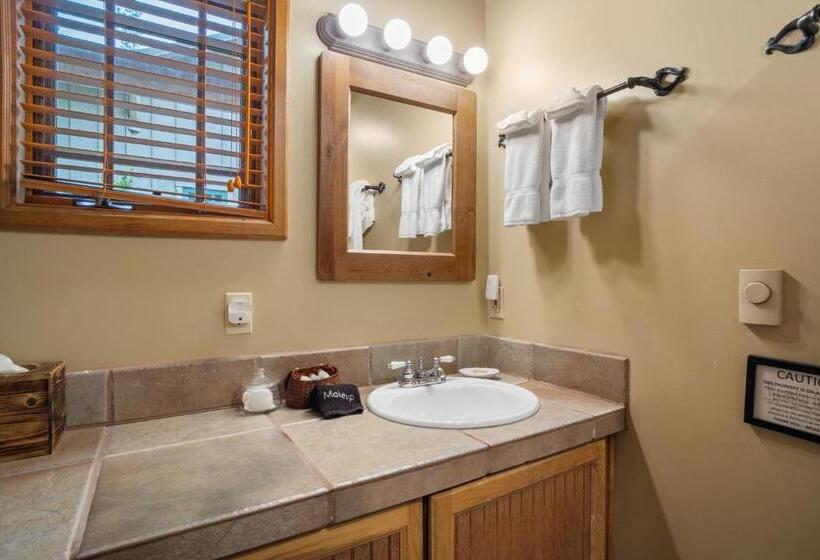 סוויטה משפחתית, Weasku Inn