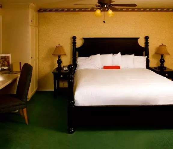 キングサイズベッドのスタンダードルーム, Strawberry Valley Inn