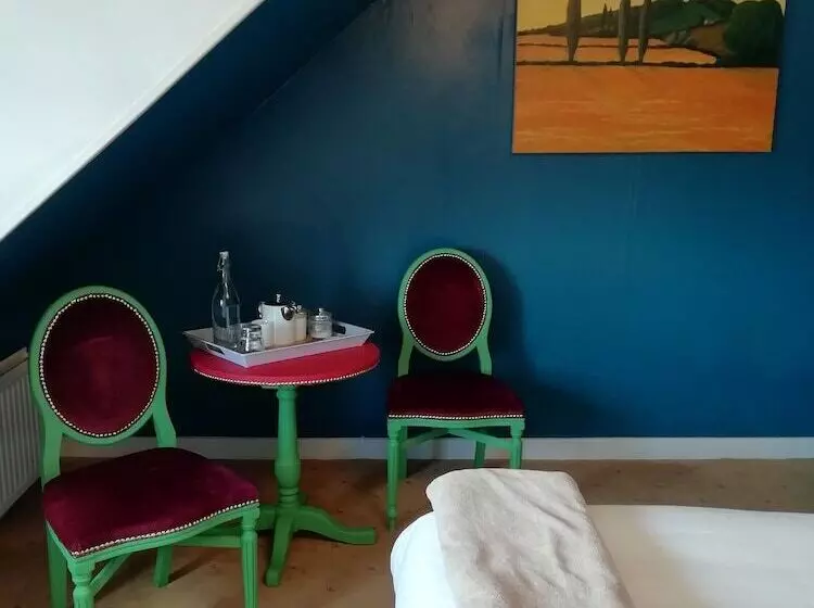 Classic Room King Bed, Argyle Guest House