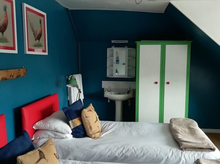 클래식 룸 킹 침대, Argyle Guest House