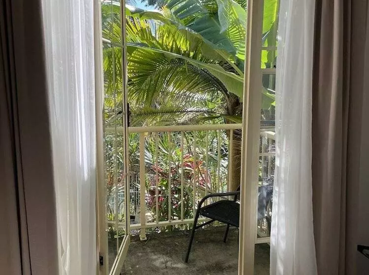 クイーンベッドのデラックスルーム, Oasis Inn Ulladulla