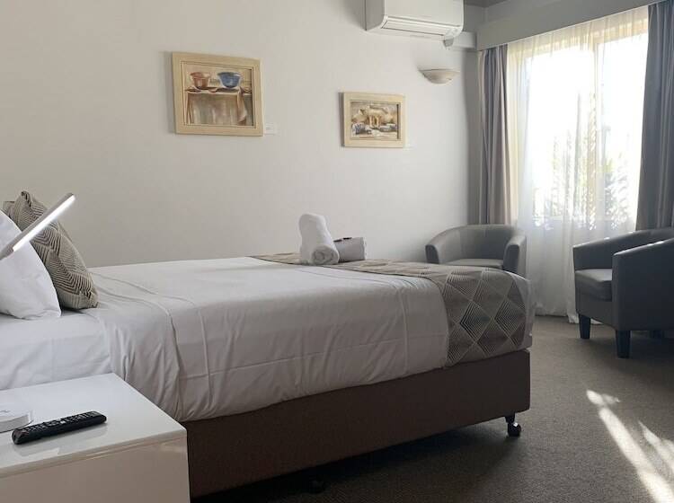 חדר דחוקס עם מיטת קינג, Oasis Inn Ulladulla