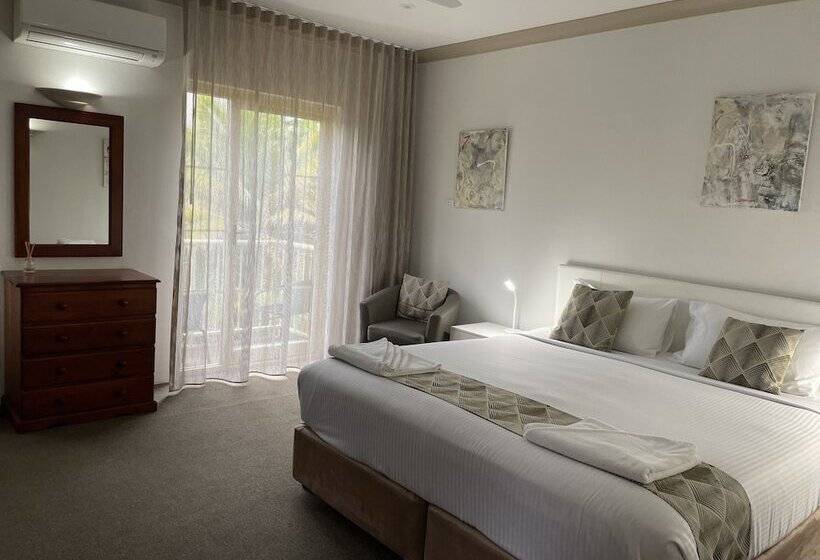 이그제큐티브 룸 킹사이즈 침대, Oasis Inn Ulladulla