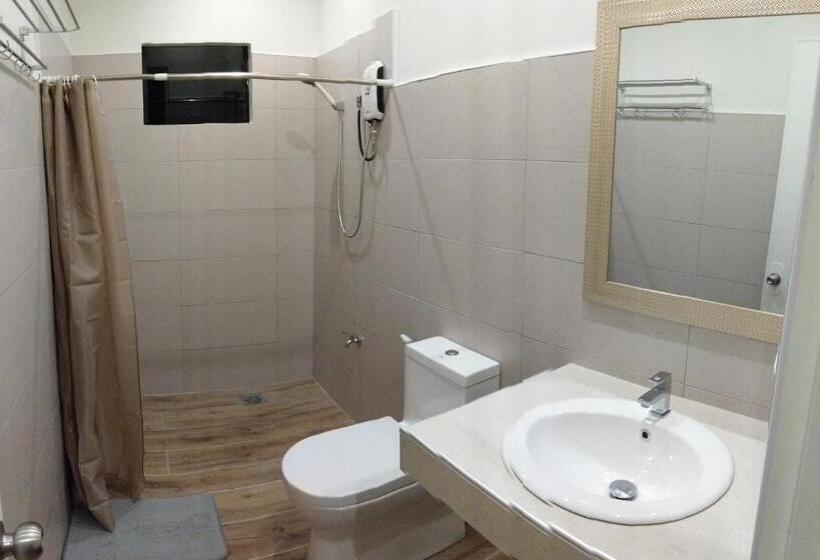 חדר דלוקס לארבעה, Sbg Resort Lambug