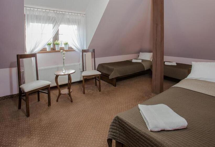 חדר סטנדרט לארבעה, Zajazd Drogorad Restauracja I Noclegi