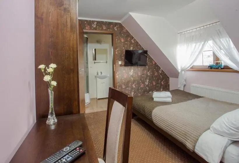 Classic Neljän Hengen Huone, Zajazd Drogorad Restauracja I Noclegi