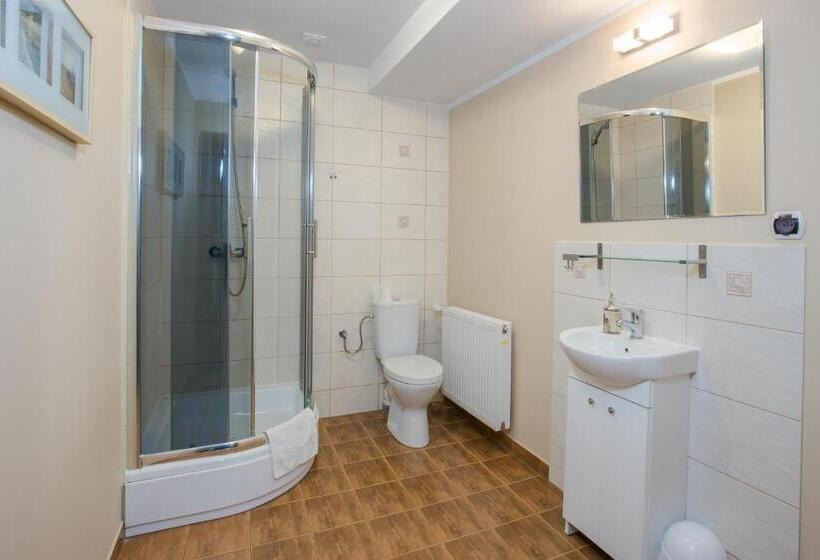 חדר קלאסי לארבעה, Zajazd Drogorad Restauracja I Noclegi