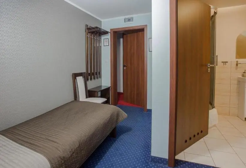 Basic Yhden Hengen Huone, Zajazd Drogorad Restauracja I Noclegi