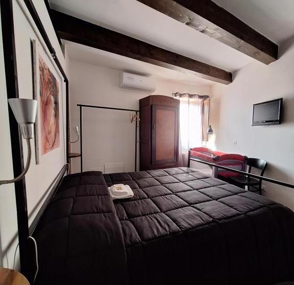 اتاق خانوادگی, Morry S Lodge Guest House